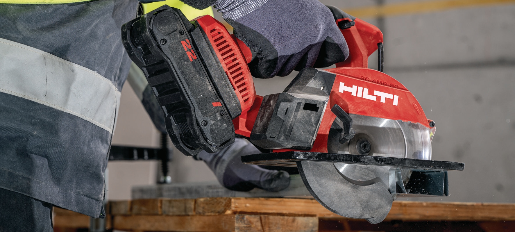 Hilti battery best sale skill saw