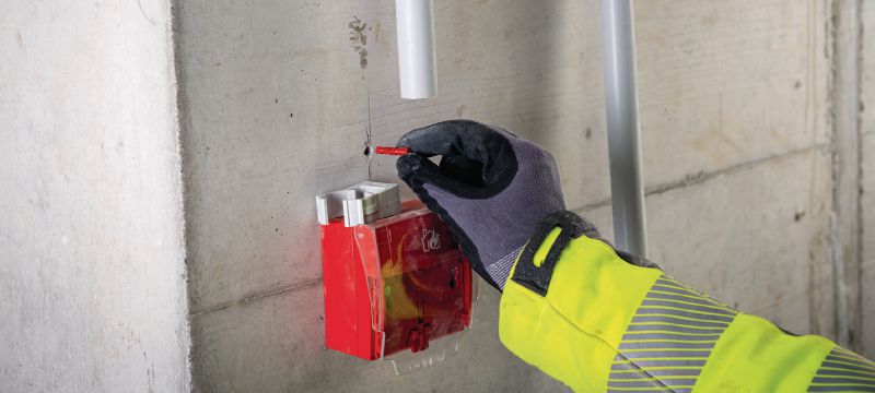 HUD-2 膠牆塞 通用膠牆錨栓，適用在空心及實心間隔牆進行輕型固定工作 產品應用 1